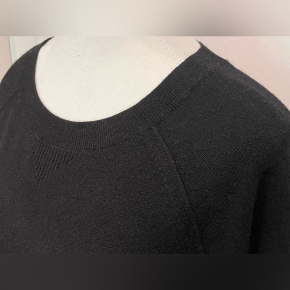 Banana Republic Wool/Cashmere Crew Neck Sweater - Picture 2 of 7